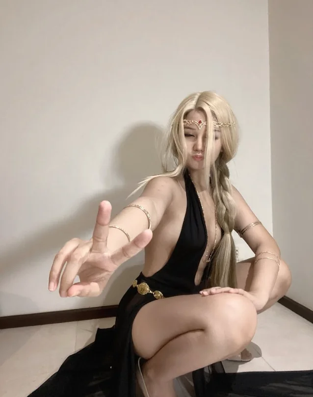 Queen marika from Elden Ring (by urannie!) picture 2 of 3