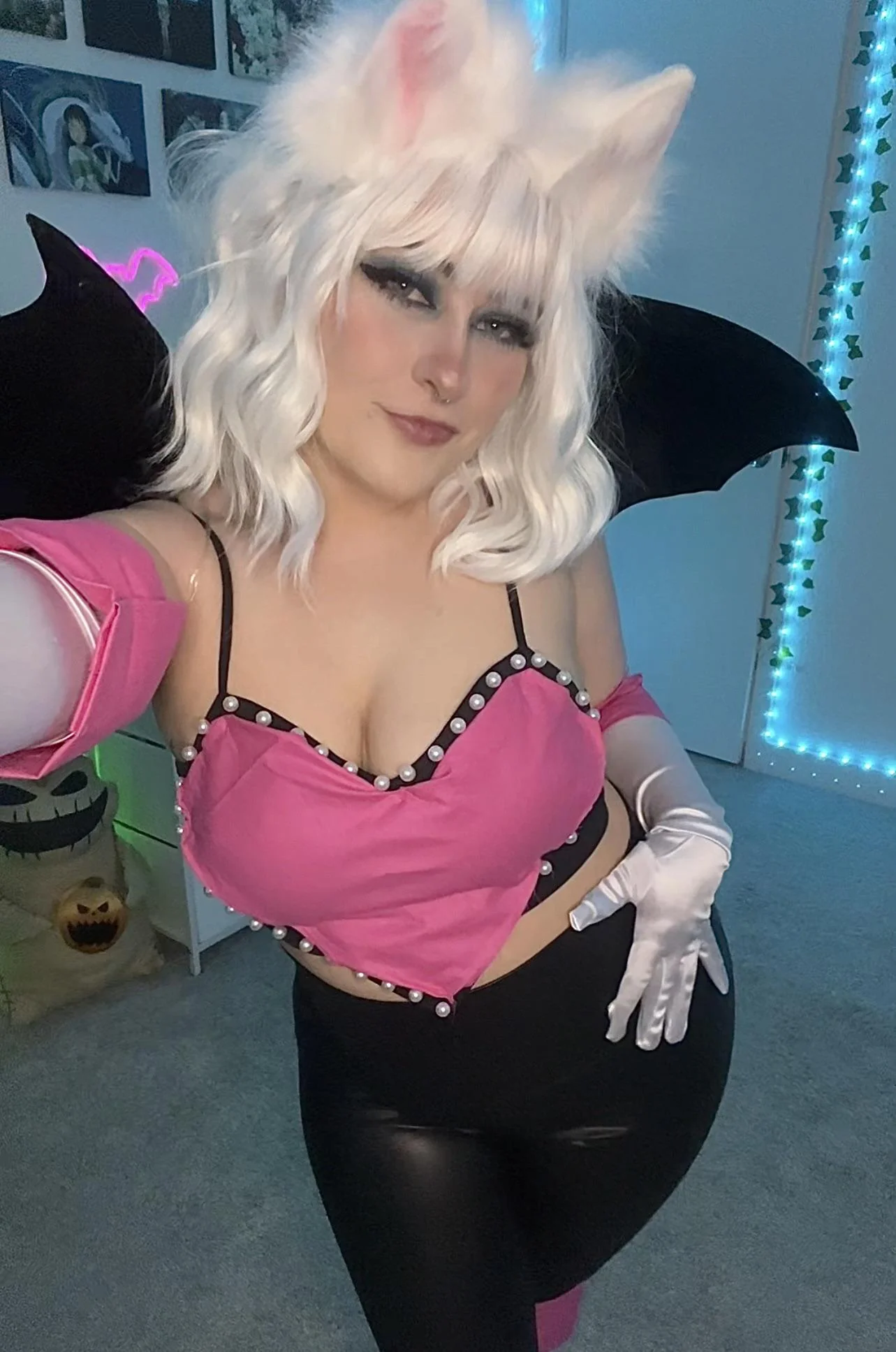 Rouge the bat by reyrevealed picture 1 of 1