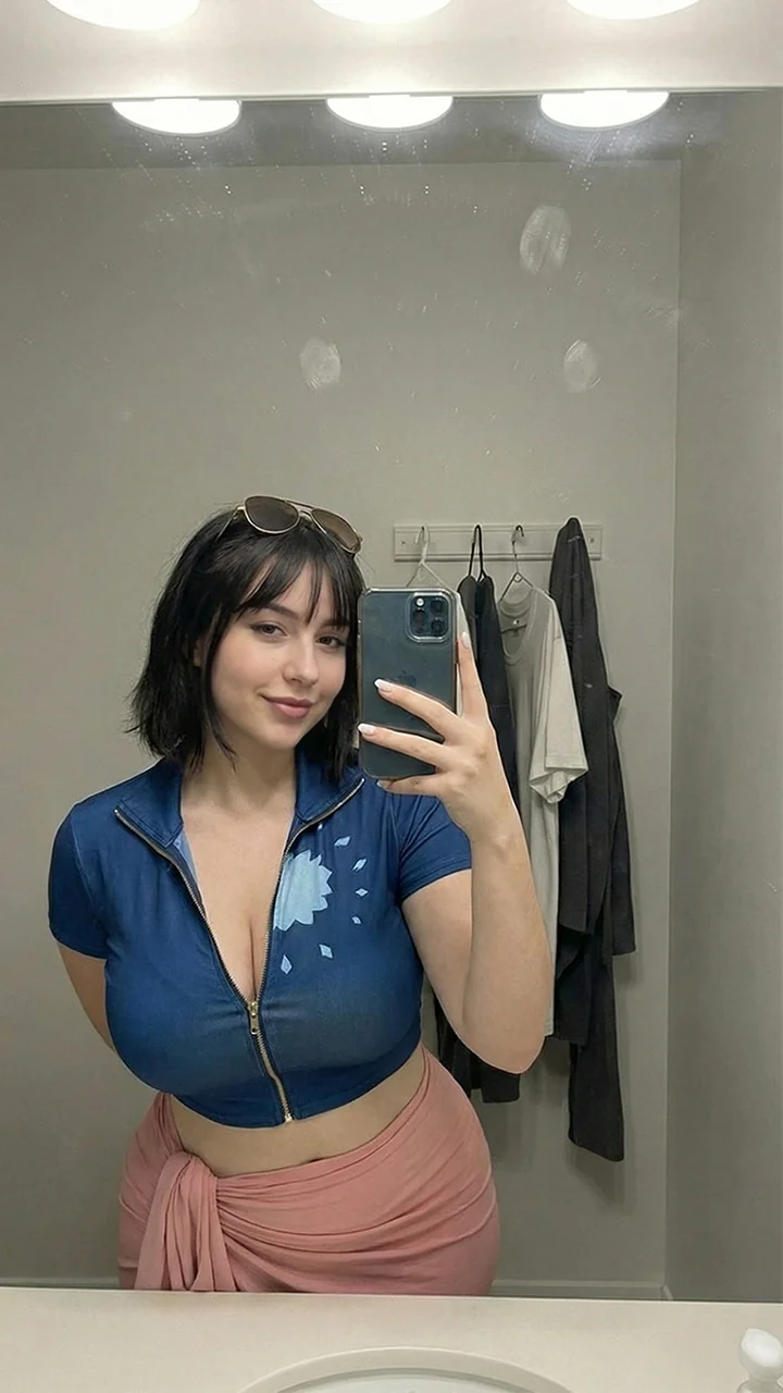 Nico Robin From One Piece - (Ordinary) picture 1 of 2