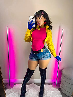 My attempt at a Jubilee cosplay ^.^ (by Chanel)'
