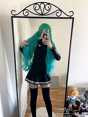 Miku Hatsune [Vocaloid] by Luna Lovesword'