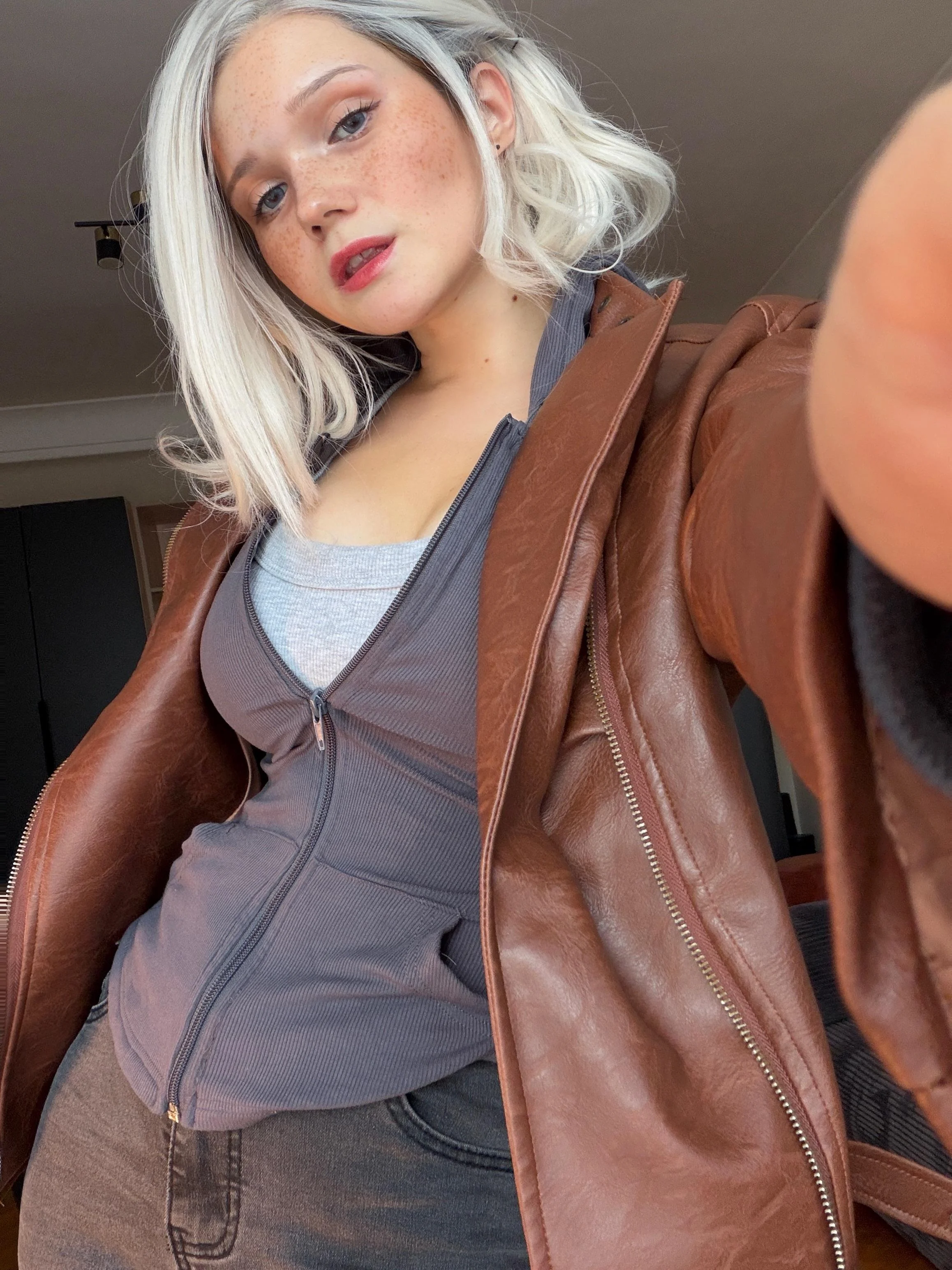 Grace Ashcroft from Resident Evil Requiem cosplay by Neyrodesu picture 2 of 2