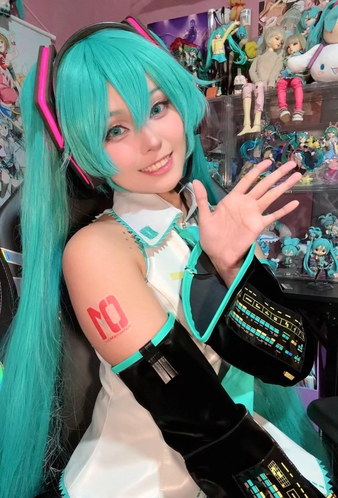 Miku by (yuyuisforyu) picture 2 of 3