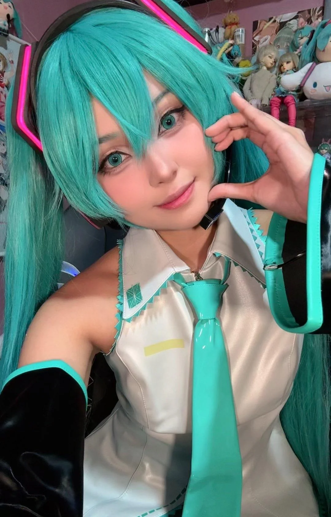 Miku by (yuyuisforyu) picture 3 of 3