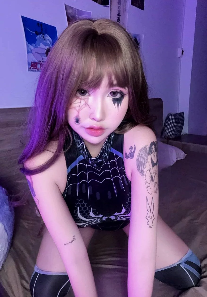 spider costume (pinkbraa) picture 1 of 1