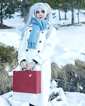 Kawaii Frieren by Aloeveraiskawaii'