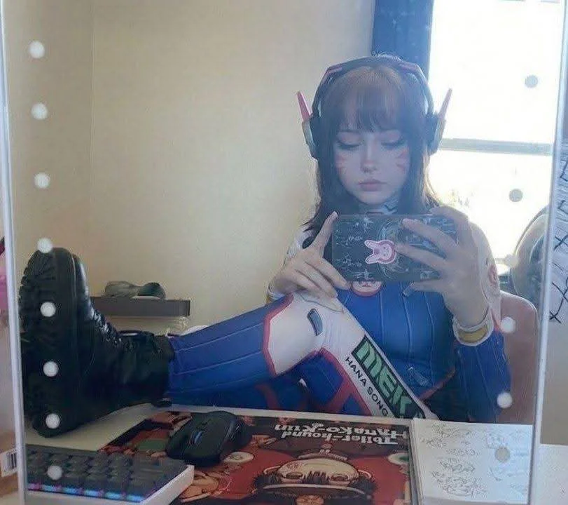 D.va Cosplay /Aylin Garcia picture 3 of 3