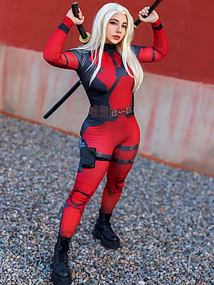 Deadpool cosplay by Yunotheloosecannon'