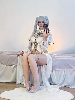 Frieren by Minya.jpg'