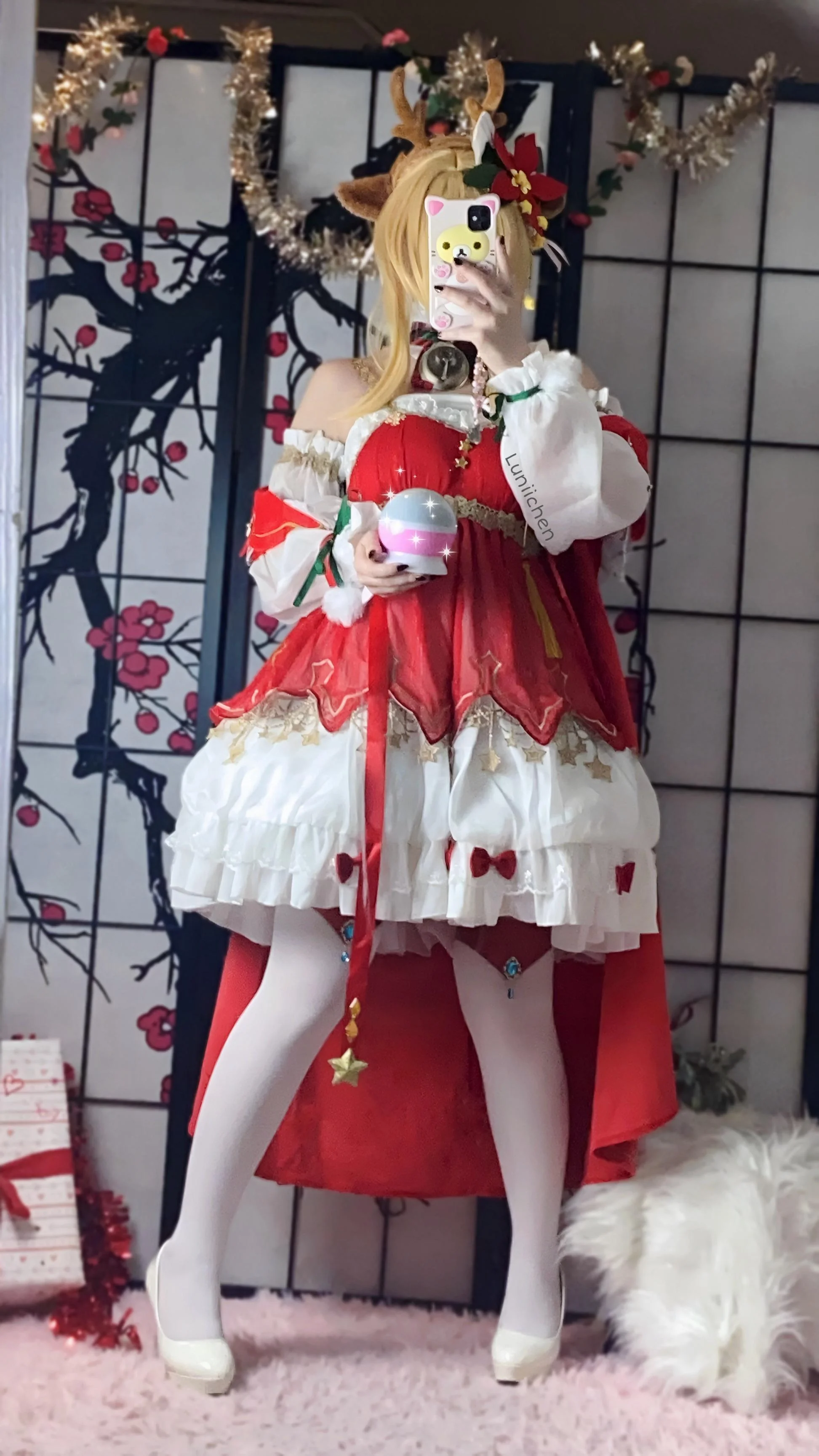 My Christmas Lumine Cosplay from Genshin Impact by Luniichen 🎁 picture 2 of 4