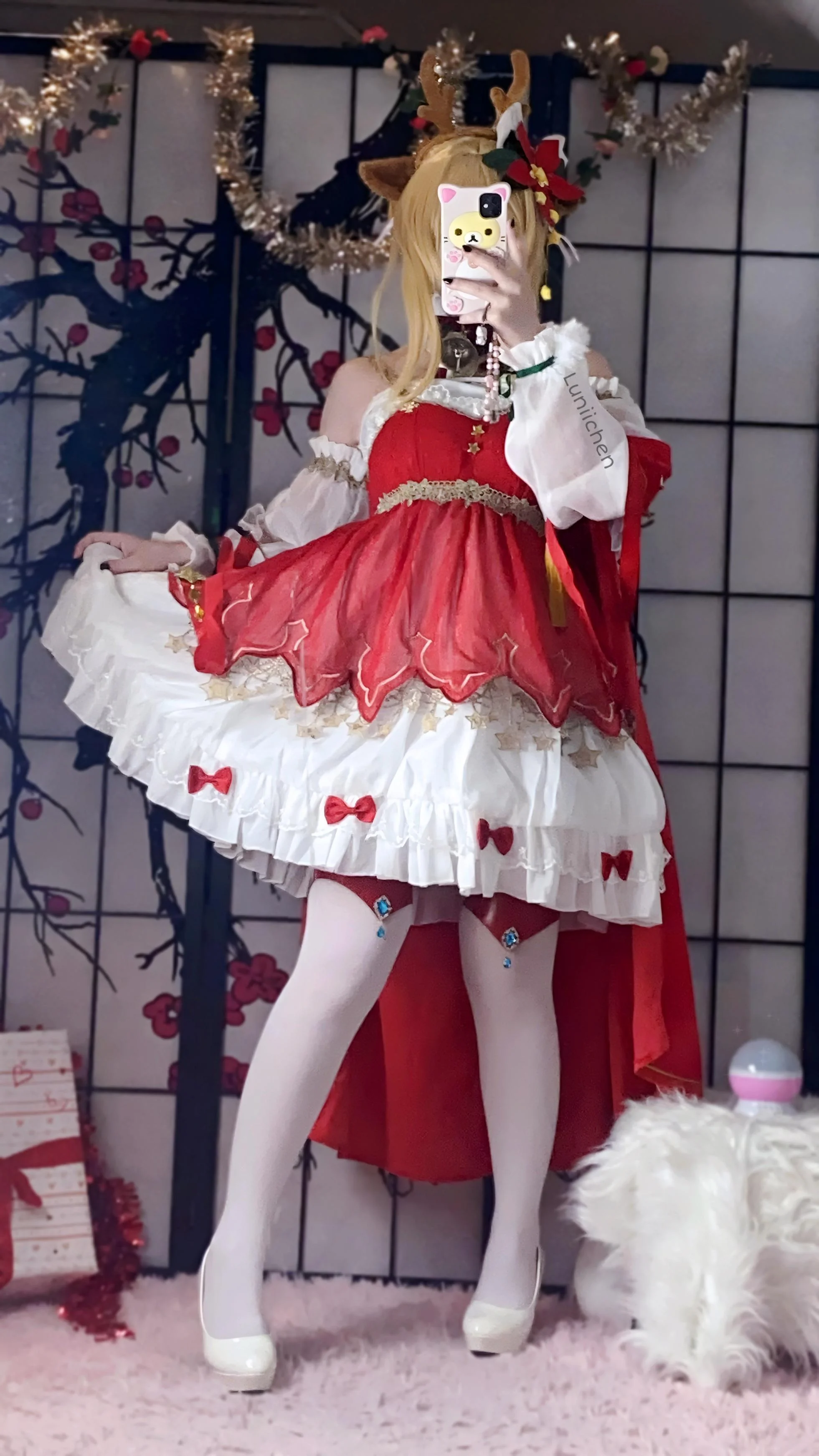 My Christmas Lumine Cosplay from Genshin Impact by Luniichen 🎁 picture 3 of 4
